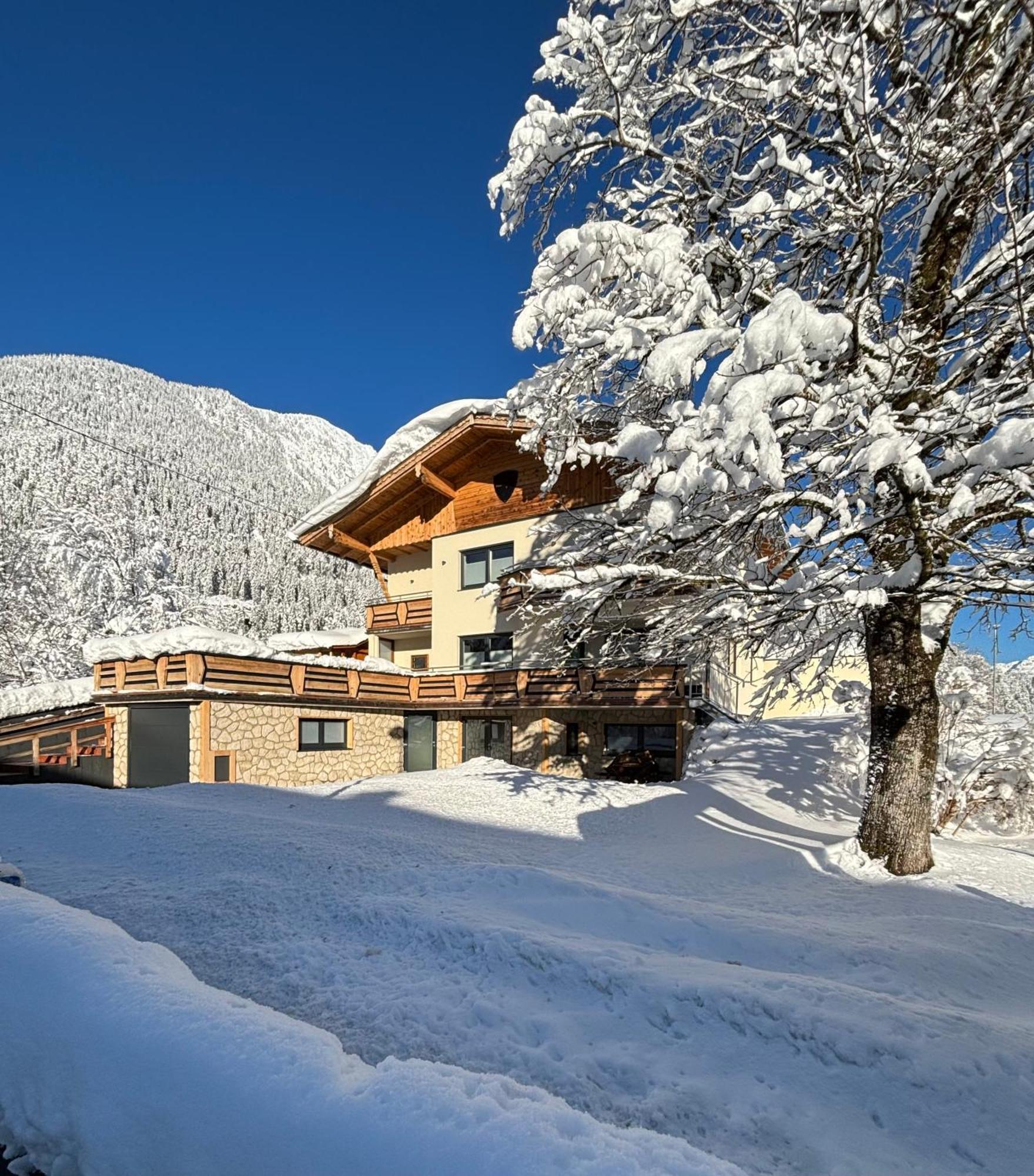 Ferienwohnungen Lodge-B Weissenbach am Lech Kültér fotó